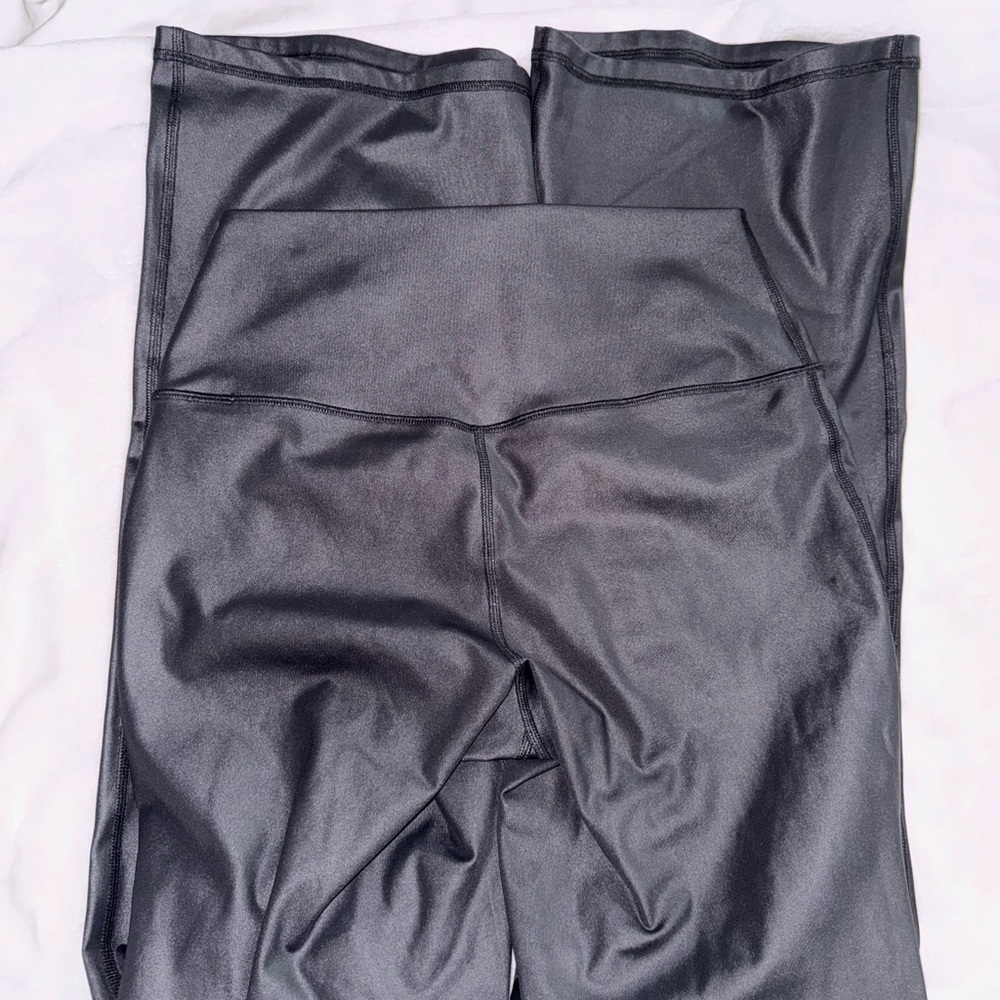 Stretch fit shine yoga pants